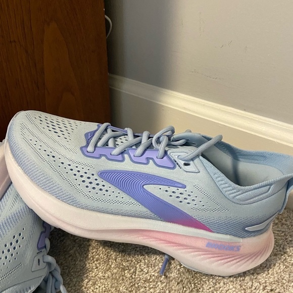 Brooks Sky Blue Glycerin 23 with Lavender Accents - Picture 5 of 5